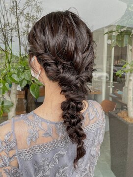 ノイ(neu) ふんわり大人な編みおろしヘア【デザインカラー/髪質改善】