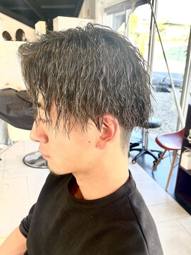 ロナ 岡崎竜美丘店(RONA) メンズ人気！縦落ちツイストパーマ