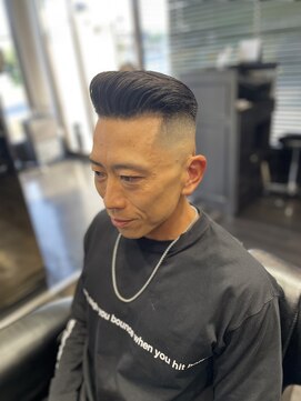 ヒロザバーバー(HIRO THE BARBER) フェード×サイドパート