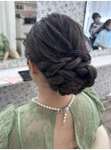 ふわふわシニヨン／結婚式お呼ばれヘア／二次会へア／ロングヘア
