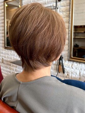 アトリエ ミム 二子玉川店(atelier mim) ショートマッシュ レイヤーカット 明るめベージュ 40代