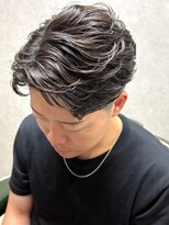 ディスイズバーバーフォース(THIS IS BARBER 4th)&nbsp;フェザーパーマ ニュアンスパーマ 束感 ツーブロック 20代
