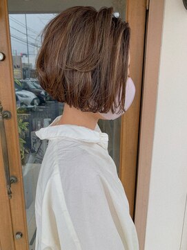 シー 岡崎(,SHE) 小顔補正立体カット×オトナハイライトボブ