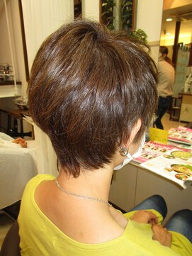 コア フィール ア デイ(COIFFURE A DAY) 【Ｍ３Ｄ見附今町】癖をいかしたショートレイヤー