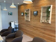 オーブ ヘアー マーク 宮古島店(AUBE HAIR marc)の雰囲気(開放感のある明るい店内で、くつろぎの時間をお過ごしください。)