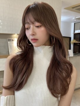 アイヴィ 表参道(IVY) シースルーバングくびれヘア 艶髪ベージュカラー 顔まわりカット