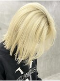 前髪なし切りっぱなしミディアム抜きっぱなしブロンドカラー