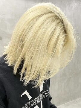 ソーコ 渋谷(SOCO) 前髪なし切りっぱなしミディアム抜きっぱなしブロンドカラー