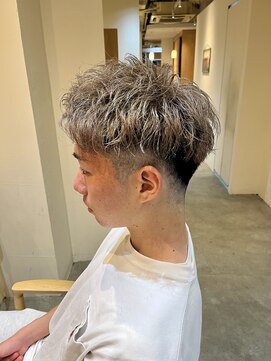 ソウスシア(SOURCE cia) メンズツーブロックハイトーンショート【佐藤和弥】