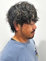 ヒュイル バイ ニアウ(Hwyl by Niau)&nbsp;メンズマッシュパーマニュアンスパーマスパイラルパーマ刈り上げ