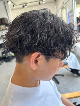 フゥ 宇都宮(FeU) 波巻きパーマツイストスパイラルパーマメンズマッシュパーマ