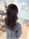 オリーブカラー×巻き髪ロング