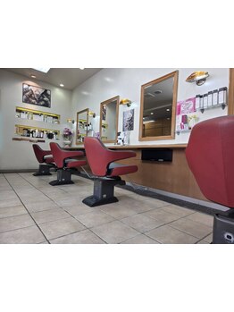 居心地の良いアットホームな空間で、幅広い年代方に愛されるサロン☆マンツーマン施術で親身に対応します！