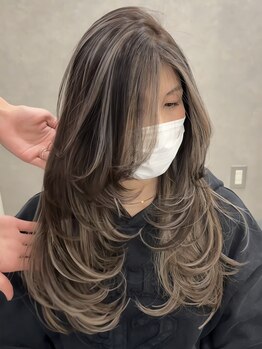 レディアル 大宮(REDEAL ope.)の写真/顔周りは、流行りのレイヤーカットで褒められスタイルに［白髪ぼかし/ハイライト/バレイヤージュ/大宮］
