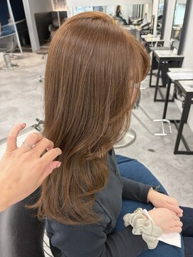アース 青葉台店(HAIR&MAKE EARTH) 軽やかな動きが上品なベージュ大人レイヤー【青葉台】