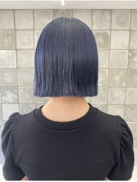 トゥコ(tuco) ネイビーカラー　切りっぱなしボブ