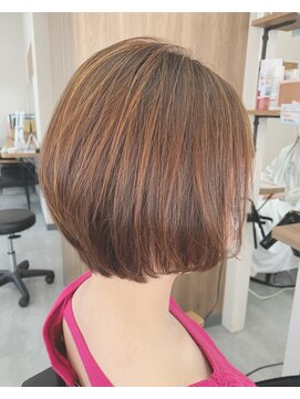 セム(sem) 大人可愛い ショートボブ 前下がりボブ ハイライト