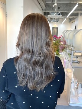 シダ(sida SAIIN) 【西村】20代30代ミルクティベージュ