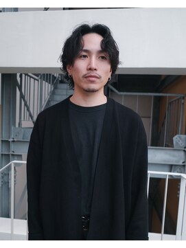 ヨー(Yoh-) 【Yoh-/スパイラルパーマ】センターパート/縦落ちパーマ