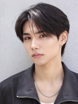 メンズミディアムセンターパート毛流れダウンパーマビジネスヘア