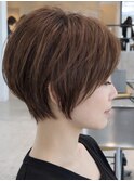 ショートボブ韓国丸みショートカット襟足重め毛流れショート
