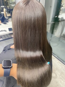 フォンズ(FONS) 透明感オリーブグレージュ/寒色艶カラー/赤味なしカラー/表参道