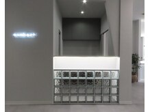 ナンバー 竪町(number+)の雰囲気（無機質で洗練された上質で落ち着きのある大人空間が広がる心地良）