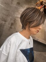 コティナ(cotina.) 透け感ハイライトのくびれショート