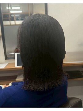 ロッカヘアエジェ(ROCCA hair eje.) ダークアッシュ切りっぱなしミディボブ