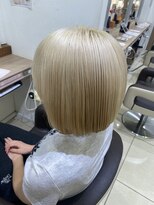 アッシュ さがみ野店(Ash) ブロンド×ぱつっとボブ