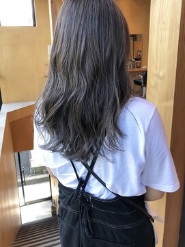 ジジ プラス デザイン(GIGI＋design) グレージュ