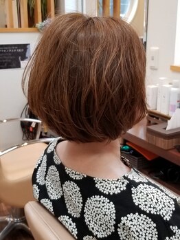 丁寧なカウンセリングと再現性の高さで希望のヘアスタイルに◎高いカット技術で、お手入れ楽々。