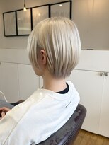 ルッツ(Lutz. hair design) 11/21 White blonde【千代田彩夏】