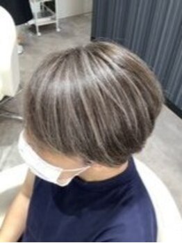 リトル(LITTLE)の写真/カラーの回数を減らしたいけど、伸びる白髪が気になる…"ハイライトで白髪ぼかし"を始めてみませんか？