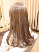 ワンアンドオンリー(One And Only)&nbsp;立体感ベージュハイライトナチュラルストレートロング髪質改善