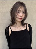 シルキーミルクティーベージュ　レイヤー 前髪　ウルフ　外ハネ
