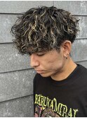メンズセンターパートツイストスパイラルシャドウパーマ眉毛