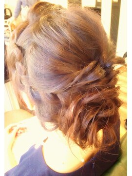 メルシー トータル ブランディング サロン(merci TOTAL BRANDING SALON) 飾りなしでも可愛い!編みこみお花アップ☆