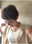 春夏に大人気のシアーベージュショート。