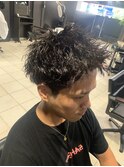 アップバングショート×ツイストパーマ×刈り上げ×フェード