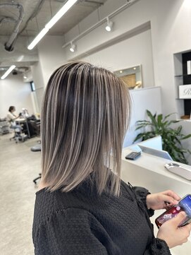リグ 横浜(Lig.) バレイヤージュ/ケアブリーチ/ブリーチ/グレージュカラー/ボブ