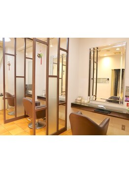 経験豊富なスタイリストが、あなたのお悩みに寄り添いご提案♪大人女性のキレイをサポートします◎