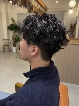 ジジ 宇都宮(Gigi) フェザーパーマ/サーフカール/刈り上げセンターパート/宇都宮