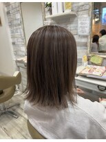 フゥカ 売市店(fuka)&nbsp;切りっぱなしボブ×白髪ぼかしカラー×アッシュカラー