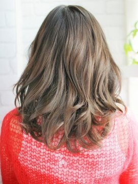 ナル 白山神社参道通り店(nalu) リバース巻きのゆるカールスタイル