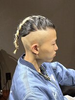 ビーダンディー(Bee dandy)&nbsp;金髪ドラゴンマンバン スキンフェード 編み込みモヒカン