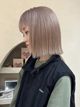 ヒビヲ(HIBIO) 横浜ハイトーン切りっぱなしボブミルクティーピンクベージュ30代