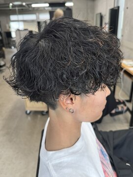 フイ 横浜センター北店(Hui) フェザーパーマ/グレーブルーカラー/刈り上げショートパンク