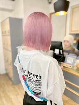 ネオリーブ クーロ(Neolive curro) ハイトーンピンク×切りっぱなしボブ　ダブルカラー/丸型卵型