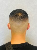 アストロ(ASTRO)&nbsp;ワイルドアップバングスキンフェードアイロンパーマ爽やか